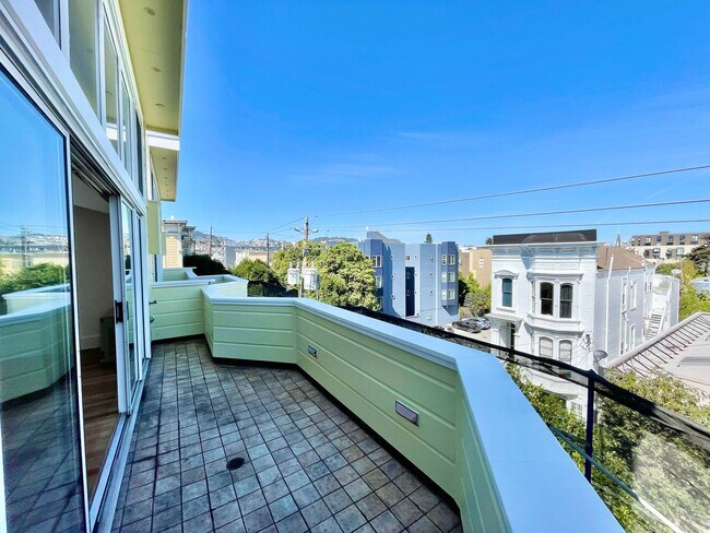 Building Photo - Sun Drenched Mission Loft! Top floor/Penthouse unit! 1BD/2BA! 1,202 SqFt! Parking! Laundry! Stora...