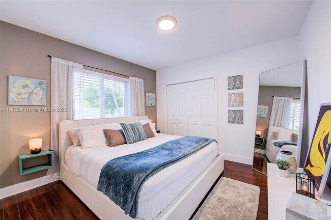 Building Photo - Northeast 169th Street, North Miami Beach, FL 33162 - 3 BR 2 BA single-family home