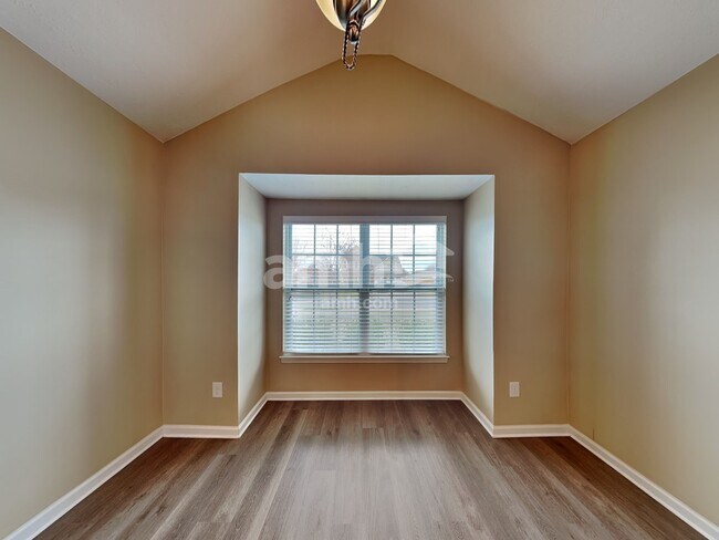 Building Photo - 1075 Savannah Ave