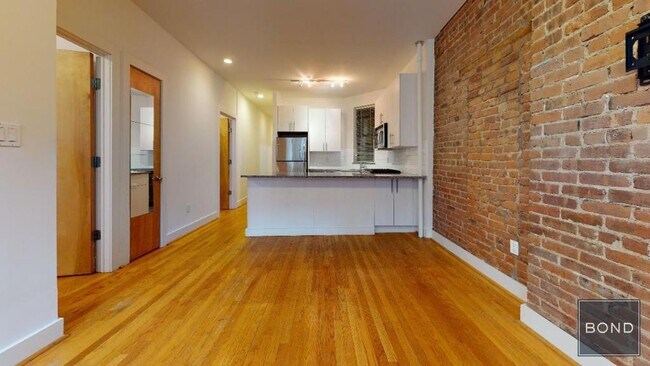 Building Photo - 129 E 97th St