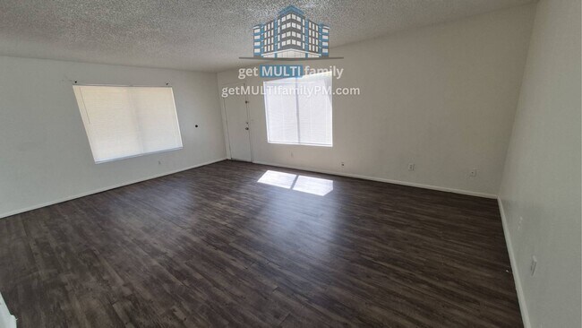 Building Photo - 334 N McQueen Rd