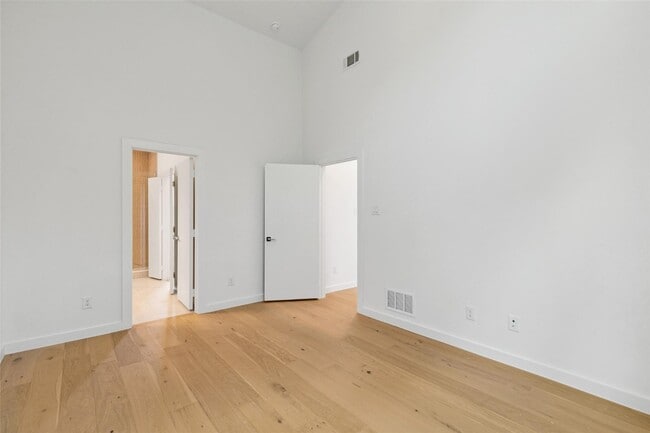 Building Photo - 6144 Oram St