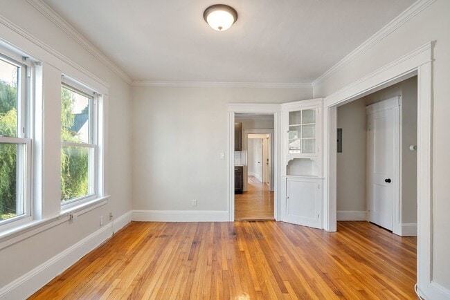 Building Photo - 193 Florence St