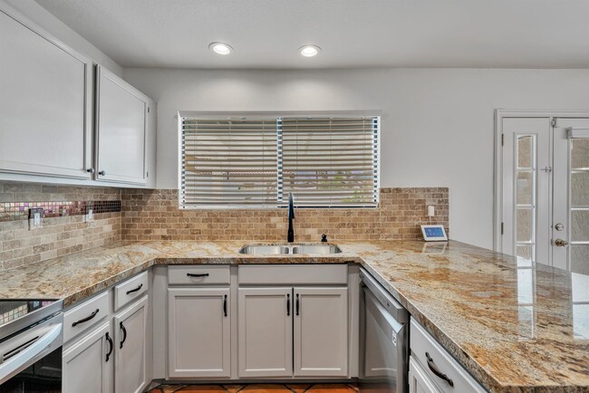 Building Photo - 53475 Avenida Herrera