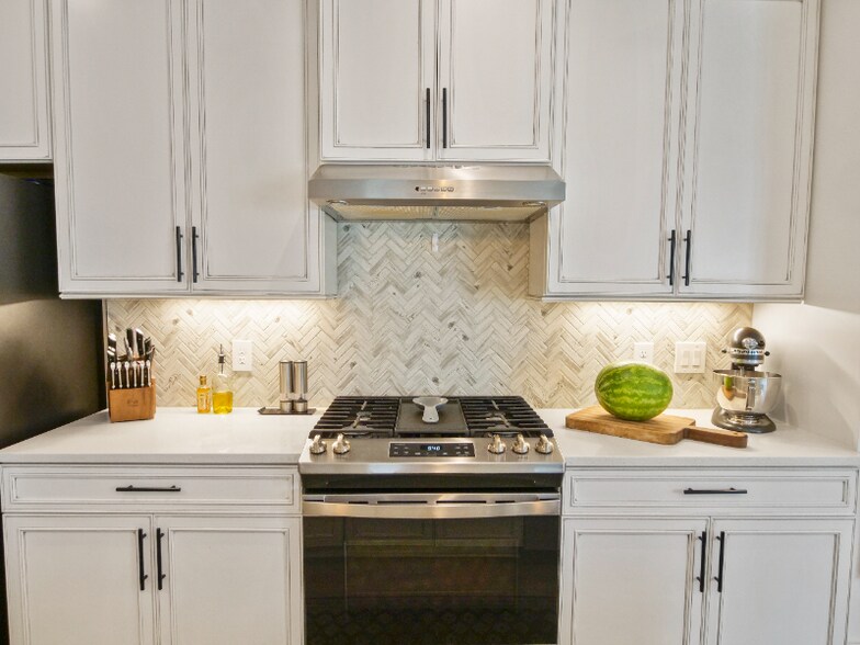 Building Photo - 1663 Jessamine Dr