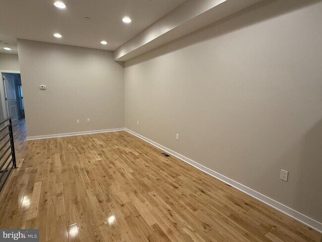 Building Photo - 2542 Ellsworth St