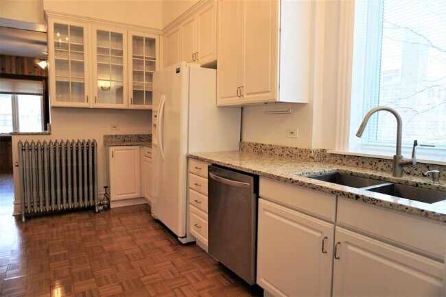 Building Photo - 544 W Fullerton Pkwy