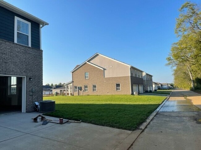 Building Photo - Stunner in Murfreesboro