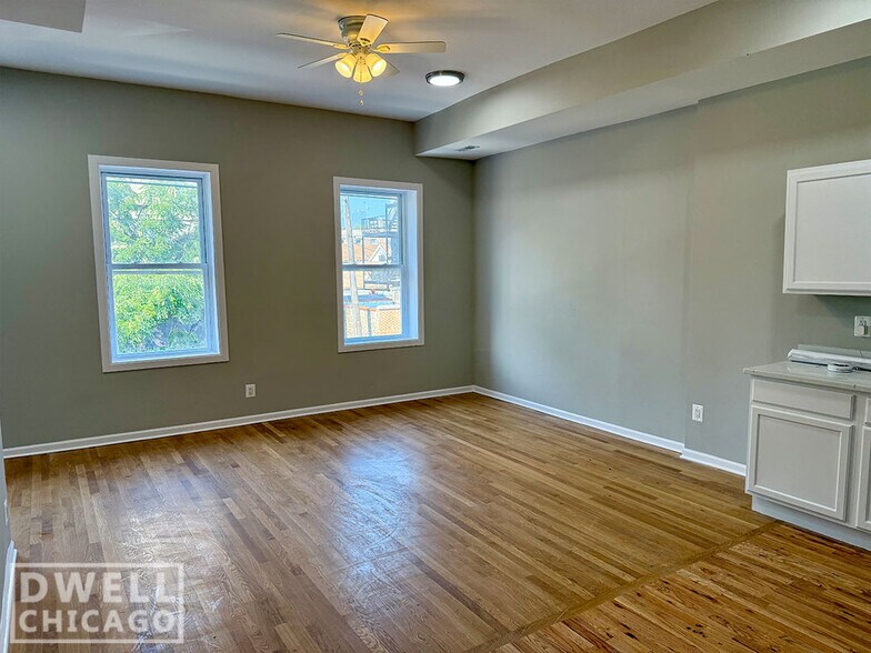 Building Photo - 1013 W 19th St