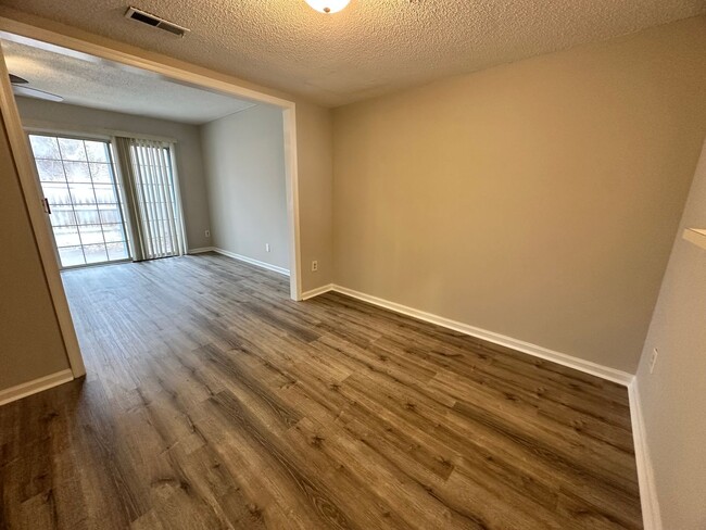 Building Photo - Freshly renovated 2BR 2.5BA Townhome