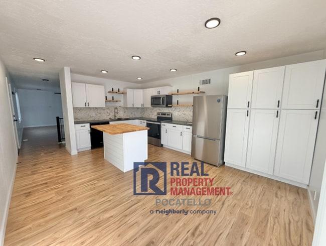 Building Photo - 2377 Gail Dr.