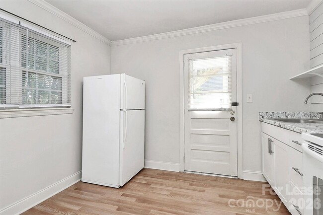 Building Photo - 1728 Lombardy Cir