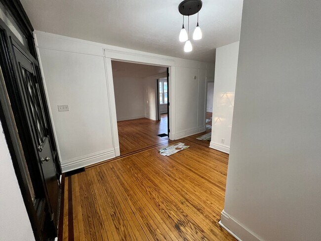 Building Photo - 3201 Fairfield Ave