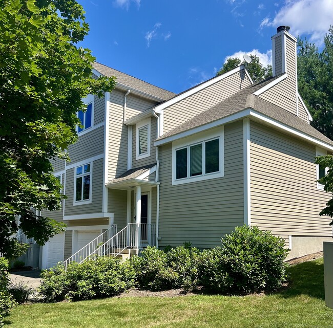 Building Photo - 11 Essex Ct