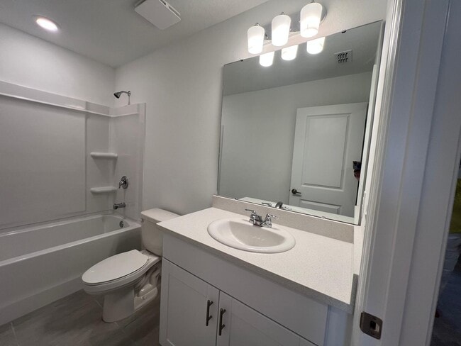 Building Photo - 2541 Penguin Blvd