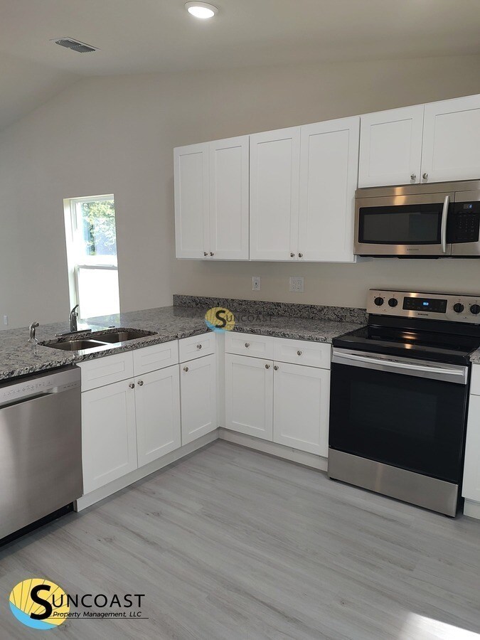 Building Photo - 14965 SW 48th Ave