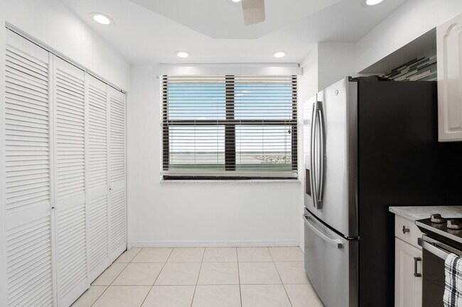 Building Photo - 9900 S Ocean Dr