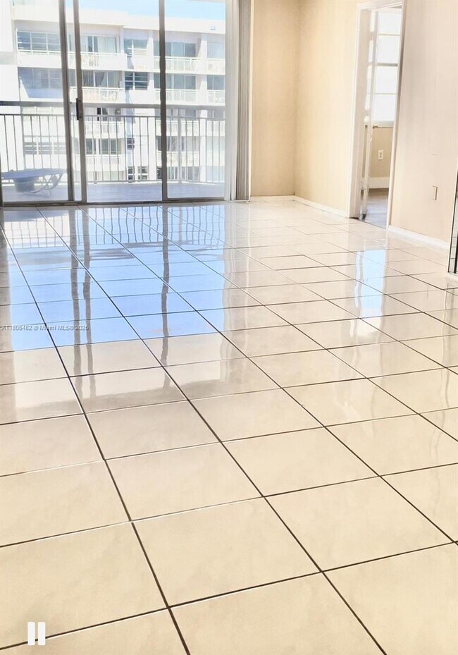 Building Photo - 18041 Biscayne Blvd
