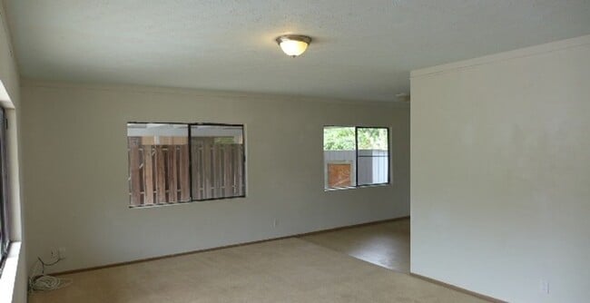 Building Photo - Three Bedroom Home