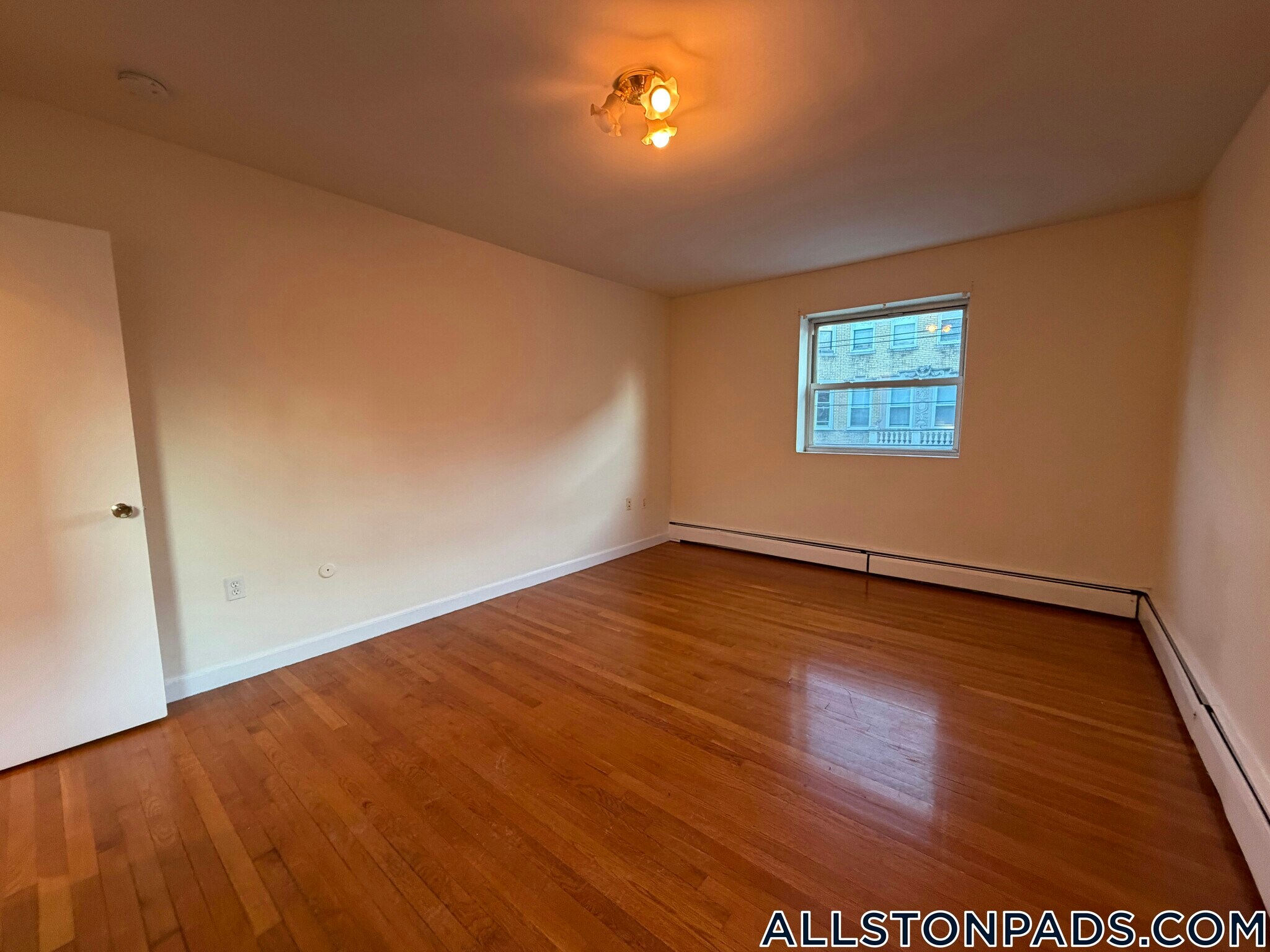 Building Photo - 34 Gardner St