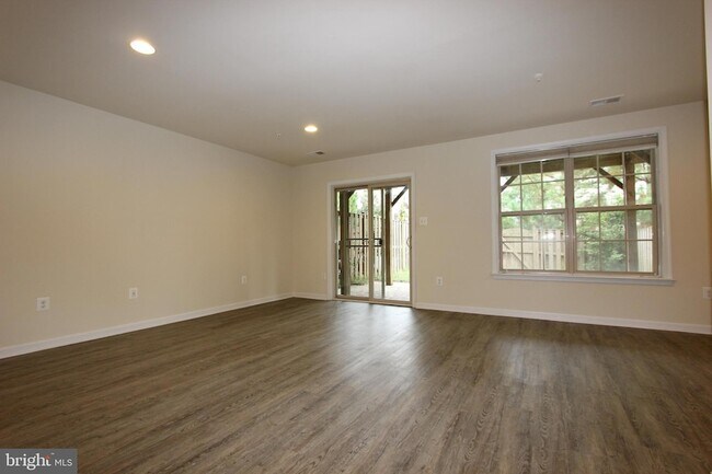 Building Photo - 325 Hersden Ln