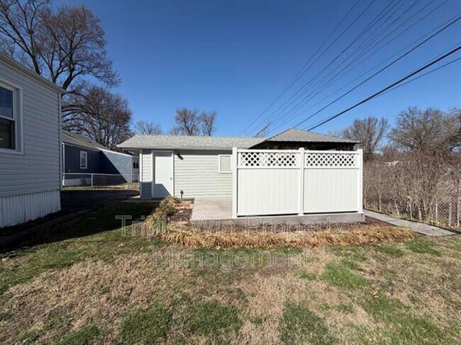 Building Photo - 8015 Aline Ave