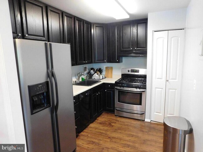 Building Photo - 6147 Leesburg Pike