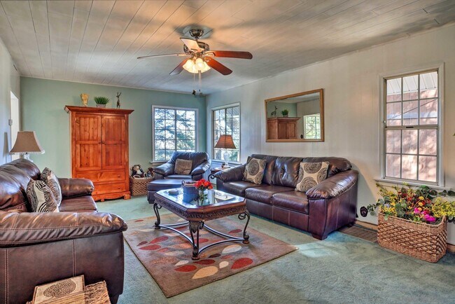 Building Photo - 23984 Skyland Dr