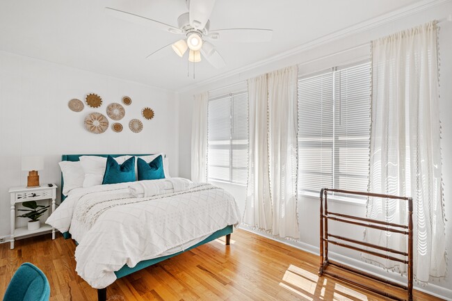 Building Photo - 1713 Paris Ave W