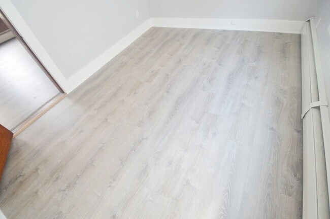 Building Photo - 38 Cascade St