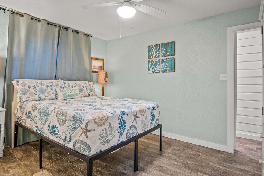 Building Photo - 15209 Leeward Dr