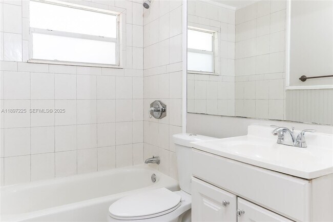 Building Photo - 3626 Everglades Rd