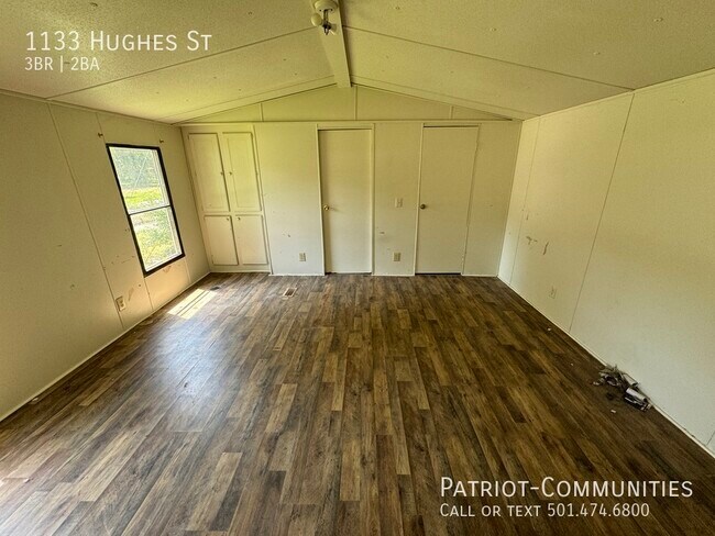 Building Photo - 1133 Hughes St