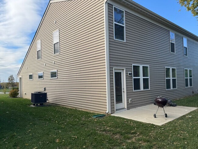 Building Photo - 950 Southline Dr