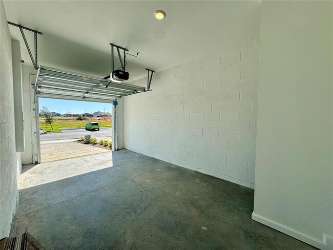 Building Photo - 2819 Maloof Dr