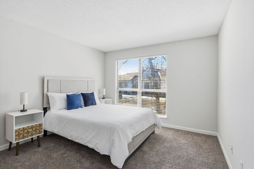 Building Photo - 2103 Deercross Dr