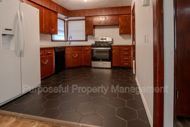 Building Photo - 616 E Bouse Dr