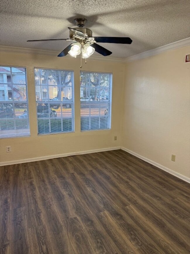 Building Photo - Lexington Place 2 bedroom Condo