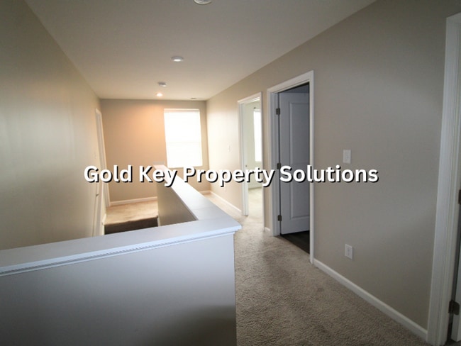 Building Photo - 9739 Oak Grove Dr