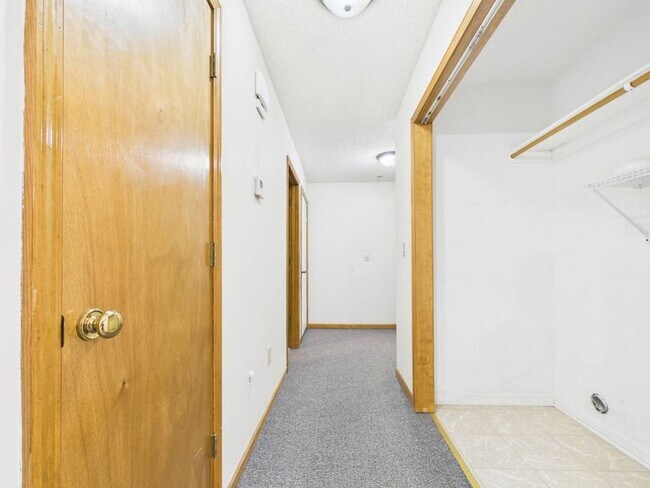 Building Photo - 1213 Fox Run Dr