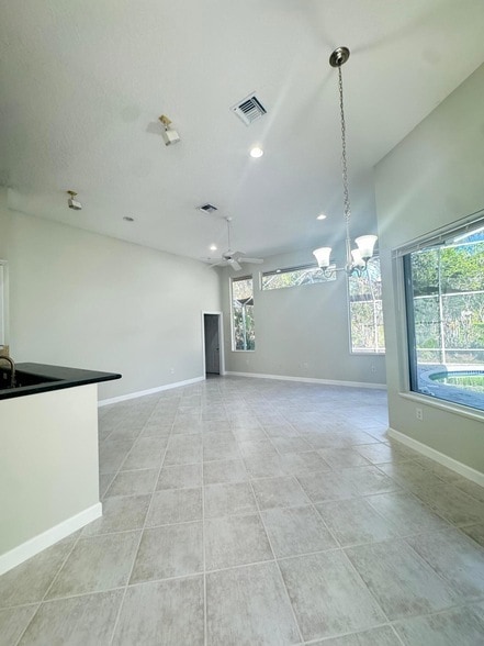 Building Photo - 6740 NW 105th Ln