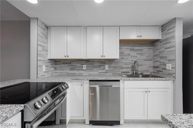 Building Photo - 2244 Winkler Ave