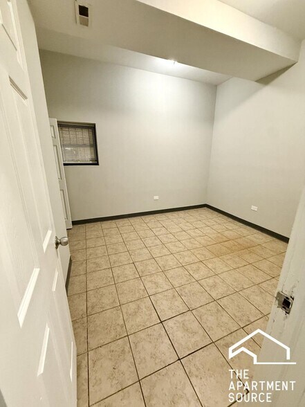 Building Photo - 6917 S Paxton Ave