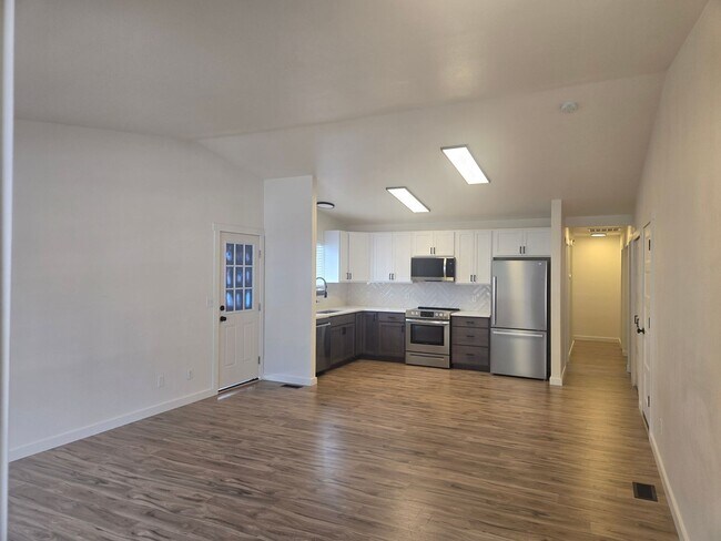 Building Photo - 950 E Lunceford Ln