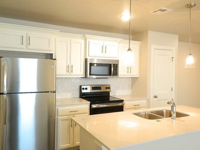 Building Photo - 4910 Avion Ct