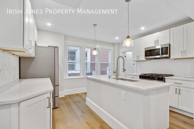 Building Photo - 48 Boyd St