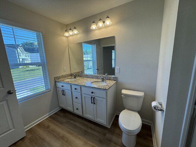 Building Photo - 4 bedroom home in Seneca