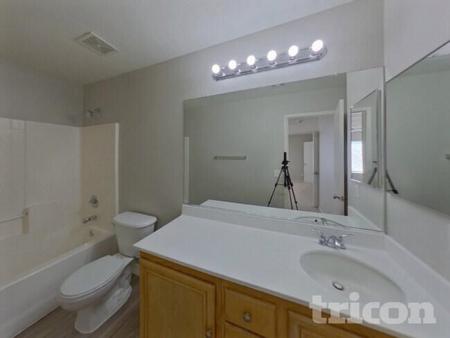 Building Photo - 1251 Golden Apple St