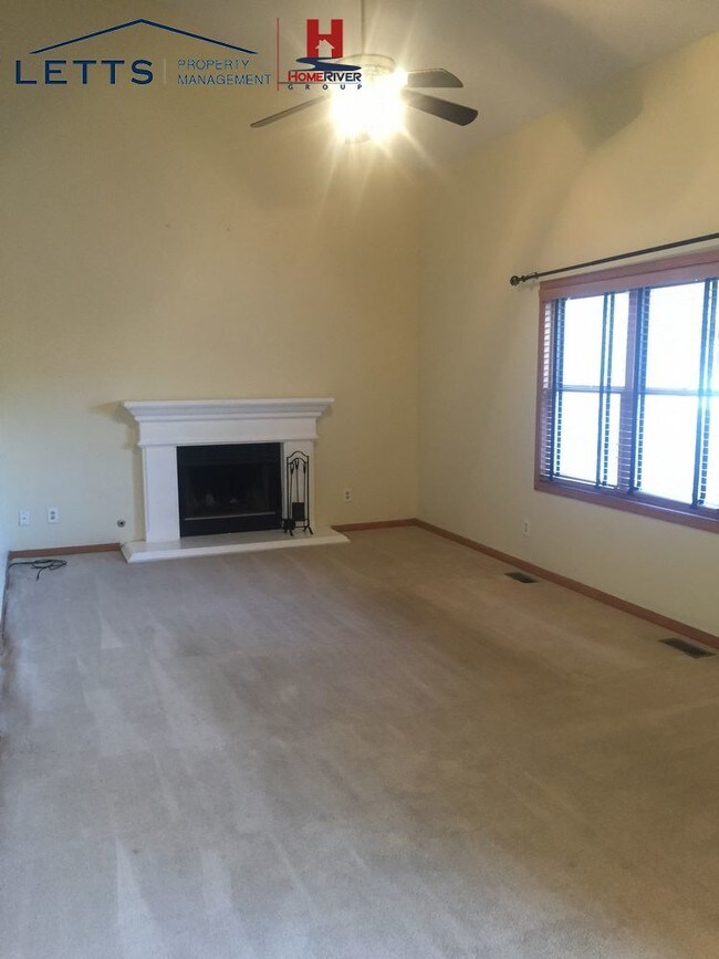 Building Photo - NEWLY RENOVATED 4 BDRM 2.5 BATH