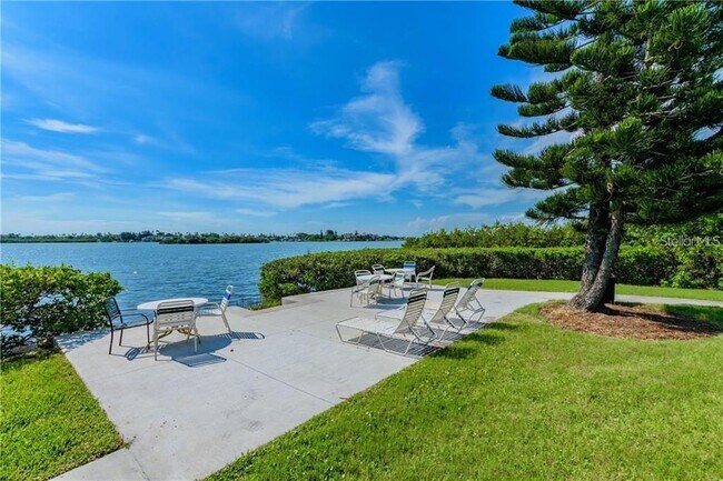 Building Photo - 12760 Indian Rocks Rd